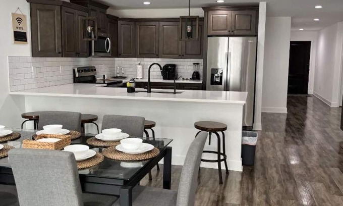 Temple Crest House | Brand new house Walking distance to Busch Gardens