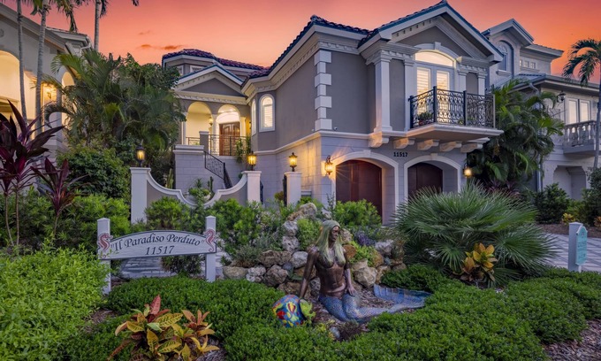 Captiva House | Brand New Interior- Central to Captiva Village- Steps to the Gulf-Stunning Pool