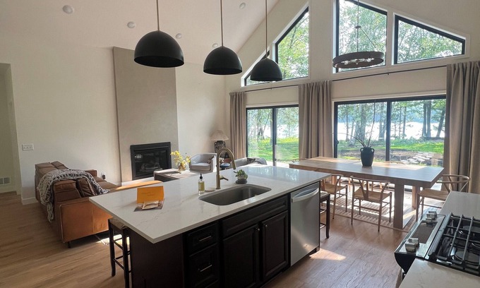 Deerwood Cabin | Brand new lake house on private lake