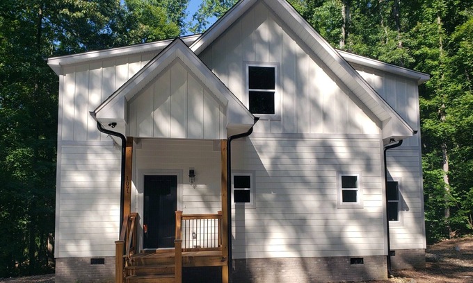 Fair Play House | Brand new Lakefront home with dock on Lake Hartwell