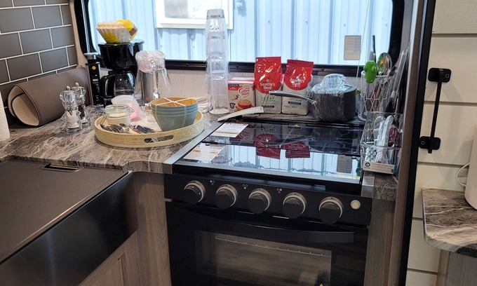 Kiteley House | BRAND NEW Large RV on Huge backyard in The Heart of Longmont