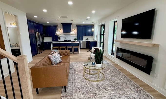 Lake of the Ozarks House | Brand new luxurious 3-bedroom home w/huge dock in Captain Ron's cove