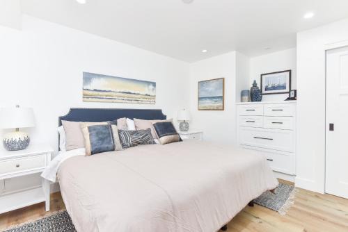 Balboa Peninsula House | BRAND NEW Luxury 1 Bedroom Condo Steps from the Beach