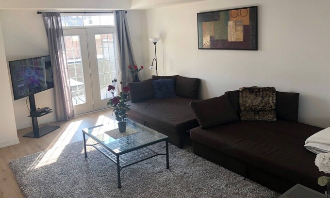 Newmarket House | Brand new! Luxury, all inclusive! sleeps 12 people