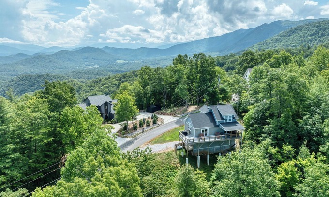 Townsend House | Brand new luxury home with a magnificent view , and luxurious hot-tub