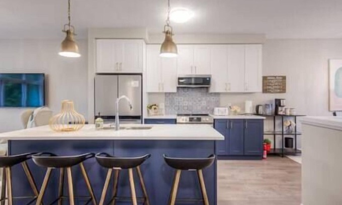 Rosemount House | BRAND-NEW LUXURY SUITE in DOON SOUTH, min to 401