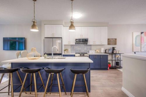 Rosemount House | BRAND-NEW LUXURY SUITE in DOON SOUTH, min to 401