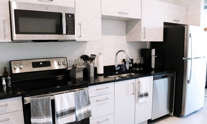 Iowa City Apartment | Brand New Modern Apartment in the heart of Downtown Iowa City