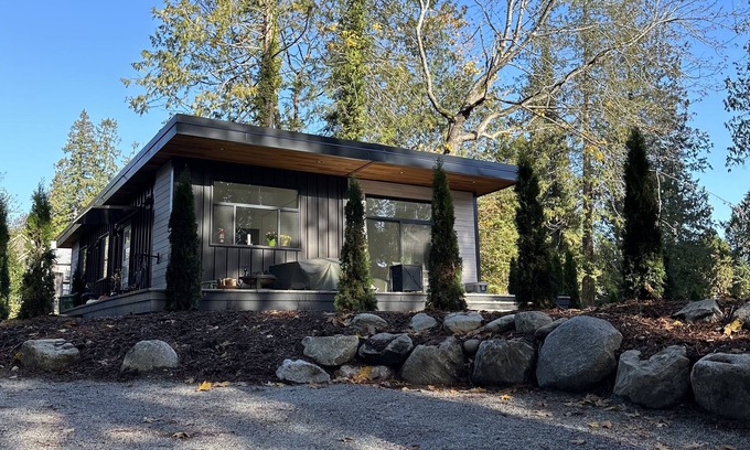 Gibsons House | Brand new Modern Coastal Retreat with Gourmet Kitchen