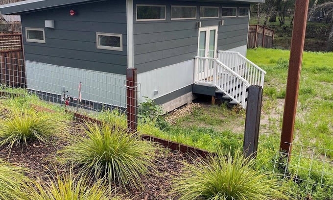 Glen Ellen Cottage | Brand new modern cottage in the heart of Glen Ellen on Sonoma Creek.