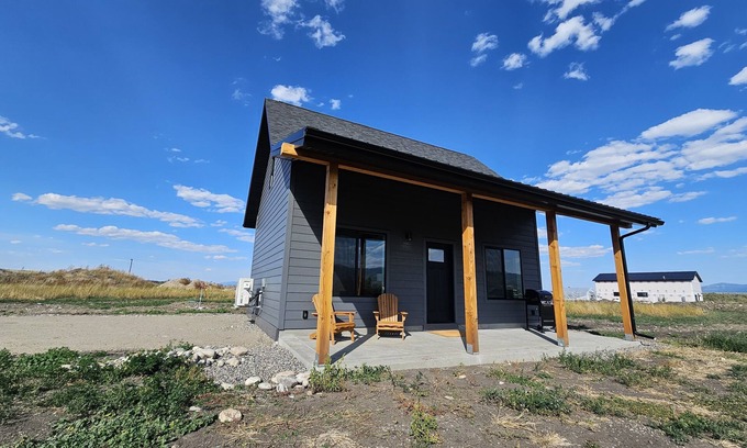 Bozeman Cabin | BRAND NEW Mountain View Cabin, Rural Setting 30 Min. from Big Sky! Dogs Welcome!