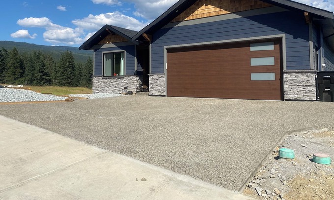 Foothills House | Brand New Mountain View 2 Bedroom 1200sq ft Walk out Suite