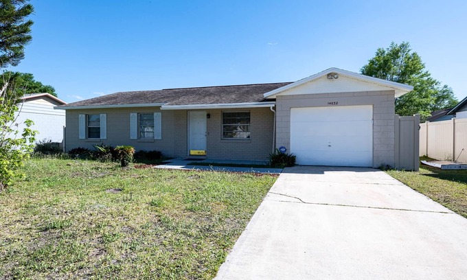 Orlando House | BRAND NEW PAINTED VACATION HOME (Minutes to UCF)