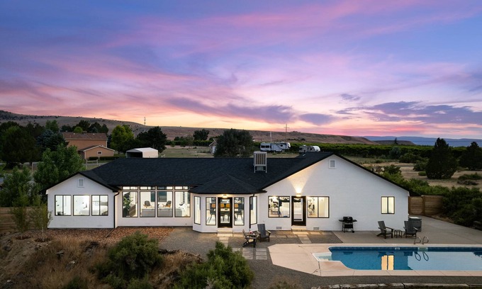 Palisade House | Brand New Palisade Listing - The Mesa ViewHouse!