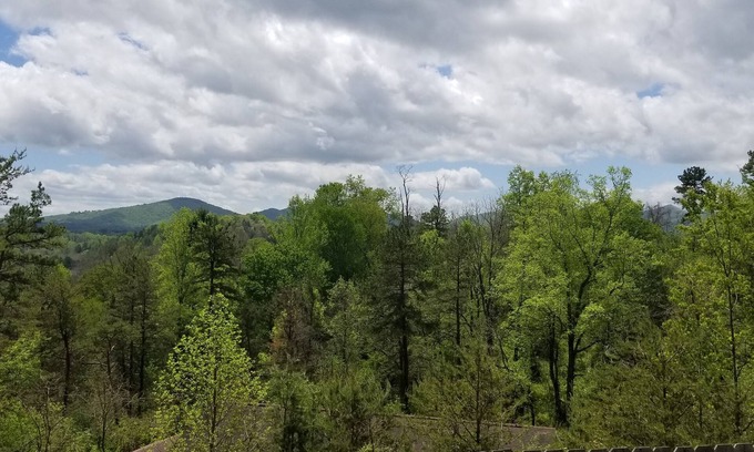 Alexander House | Brand new refresh! Comfy & fabulous views! Near Asheville and Weaverville.
