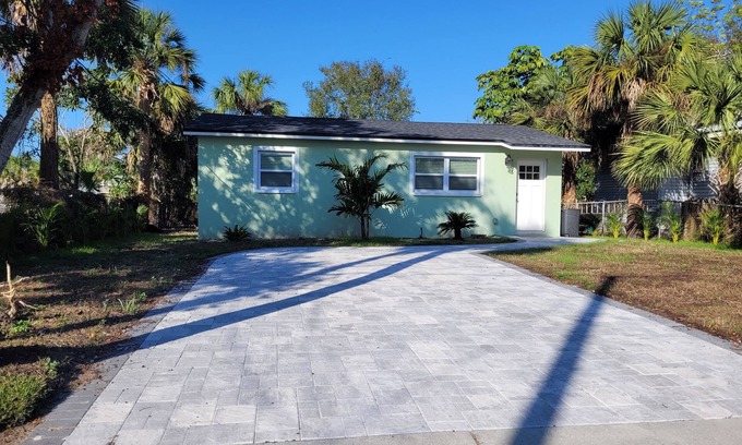 Tarpon Springs House | Brand new remodel. Adorable 2-bedroom 1 bath house in downtown Tarpon Springs