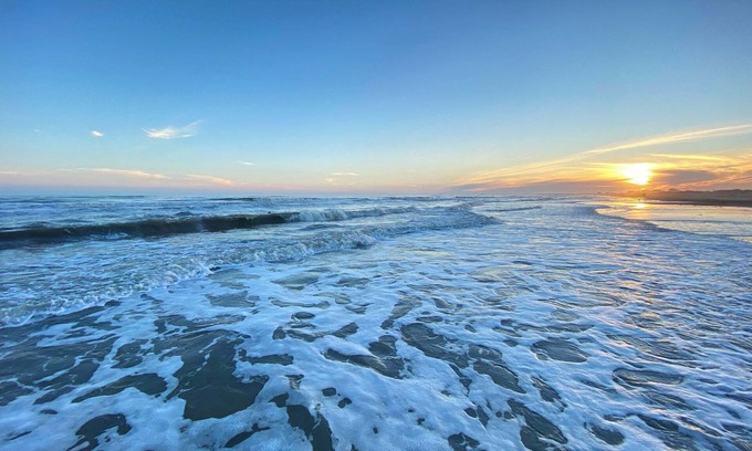 Crystal Beach House | Brand New*Steps to Beach*Family Friendly*Sleeps 6
