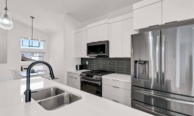 Grande Prairie House | Brand new Stunning Airbnb 3 bed with garage.
