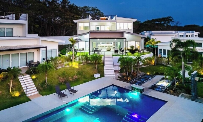 Avellanas Beach Villa | Brand New Stylish Villa | Big Pool & Patio