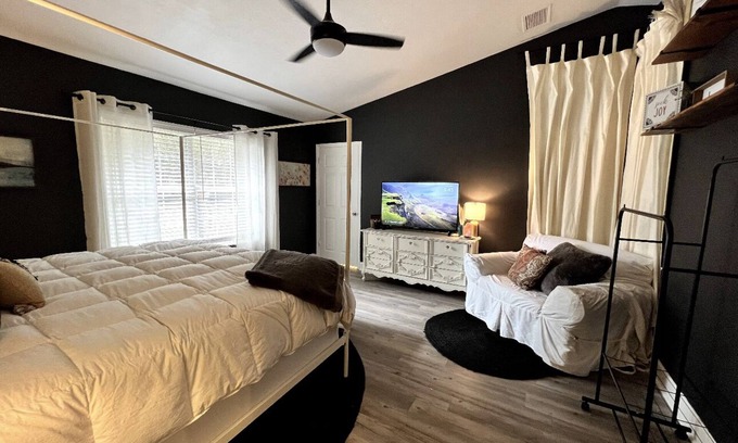 High Springs House | Brand New! The Springs House - 1 Mile to Ginnie!!!