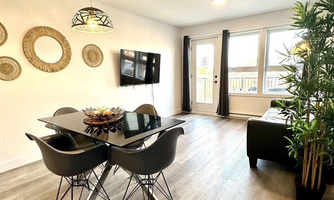 Mercier-Hochelaga-Maisonneuve Apartment | Brand New Two-Storey Penthouse