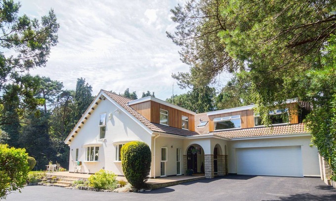 Canford Cliffs Cottage | BRANKSOME WOOD HOUSE, character holiday cottage, with pool in Poole