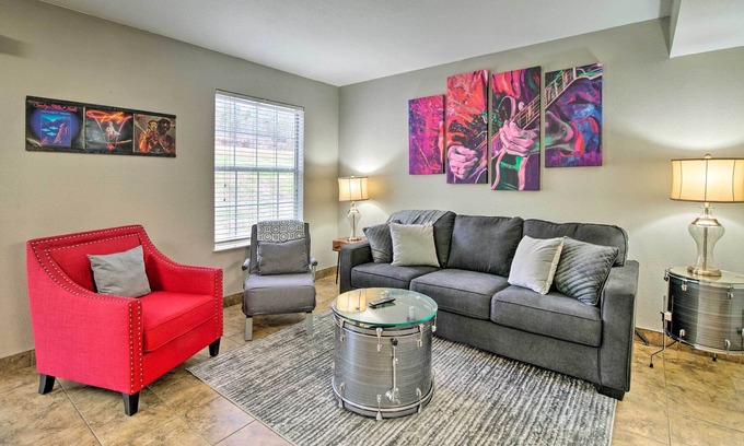 Table Rock Condo | Branson Condo w/ Shared Dock: Steps to Water!