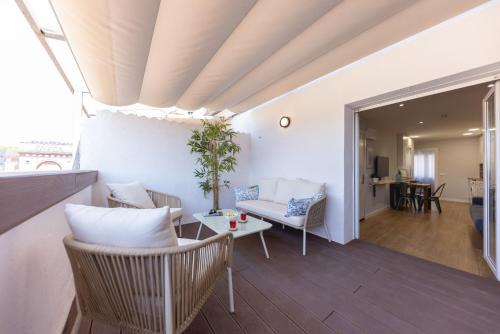 el Mercadal Apartment | Bravissimo Eiximenis, with beautiful terrace and views