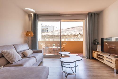 el Mercadal Apartment | Bravissimo Falcó, 3 bedrooms and balcony