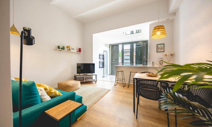 Eixample Apartment | Bravissimo Pont Areny, modern 3 bedroom apartment