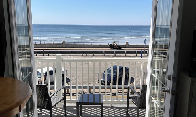 Hampton Hotel | Breakers by the Sea