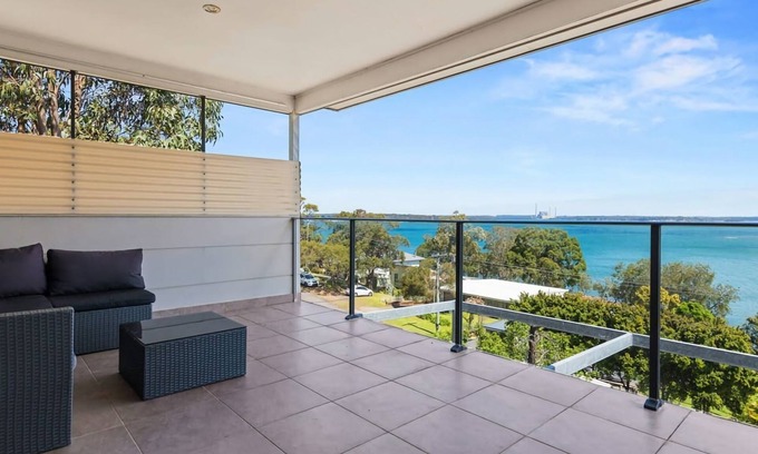 Mirrabooka House | Breath taking Bay Views Private Pad Spacious