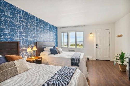 Petoskey House | Breath taking Lake Views 5 min to DT Petoskey