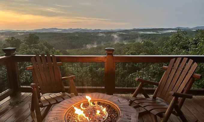 Morganton Cabin | Breath Taking - Long Range Mountain Views & Lake Blue Ridge at Your Finger Tips!
