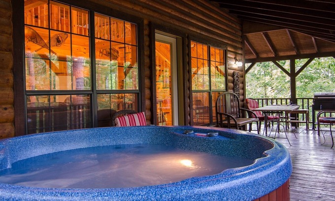 Broken Bow Cabin | Breathless Cabin Includes Free Wifi, Parking Onsite, Private Hot Tub, and BBQ by Redawning