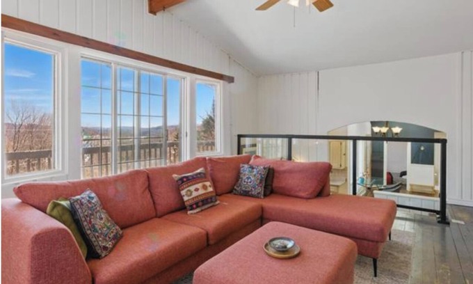 St-Adolphe-d'Howard Ski Chalet | BREATHTAKING! Serene cottage by lakes, ski slopes and spas 1 hr from Montreal