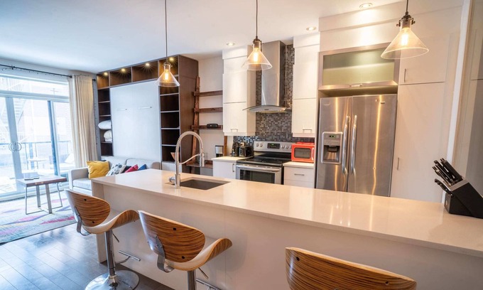 Sainte-Marie Apartment | Breathtaking 3 Beds Apt. ~ FREE Parking on site!
