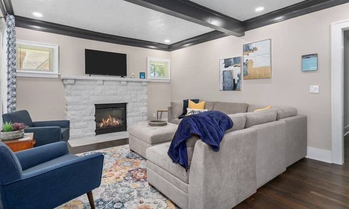 Merriam House | Breathtaking 5 BR home in Johnson County