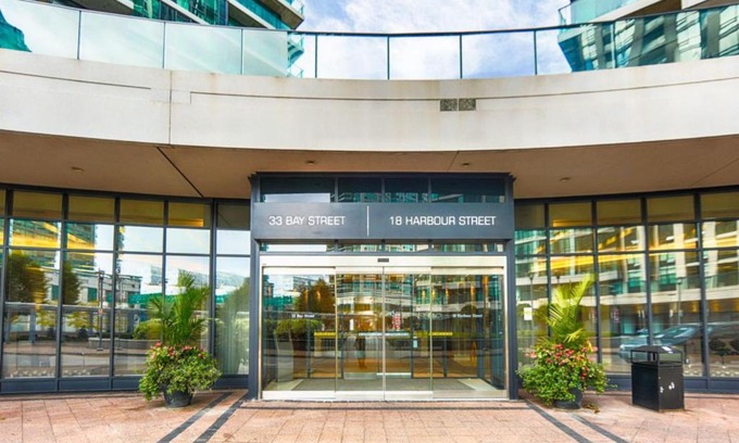 Downtown Toronto Apartment | Breathtaking CN Tower & lakeview in heart of DT