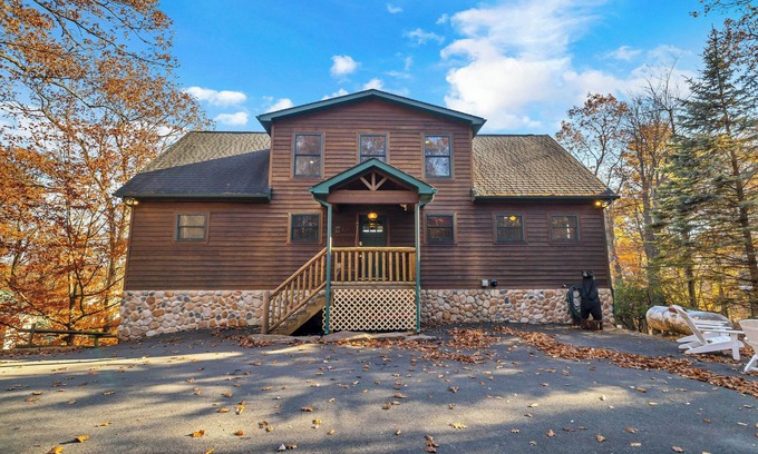 Lake Harmony Estates Cabin | Breathtaking Hillside Views from Hot Tub/Deck!