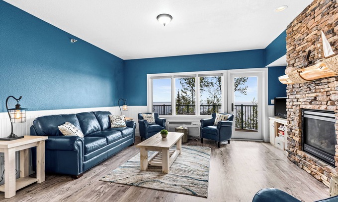 Two Harbors Apartment | Breathtaking Lake Views | 2BR w/King Suite | Pools