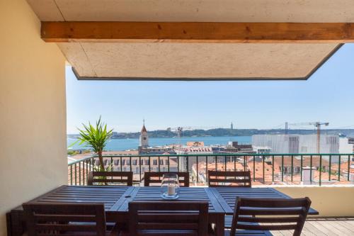 Misericordia Apartment | Breathtaking River-City View Two Private Terraces 3 Bedrooms and 3 Bathrooms 17th Century Building Central Bica Chiado District