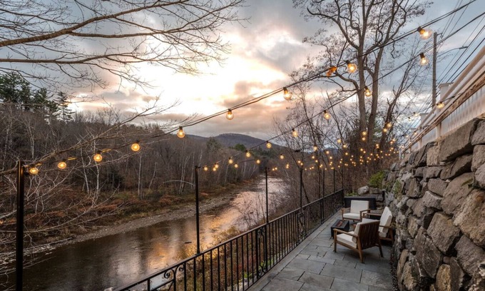 Bridgewater House | Breathtaking Riverfront Farmhouse w/Mountain Views