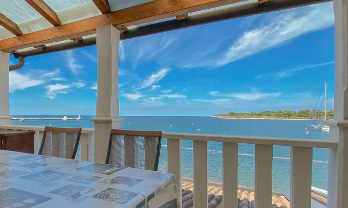 Novigrad Apartment | Breathtaking sea views and only 30 metres to the beach