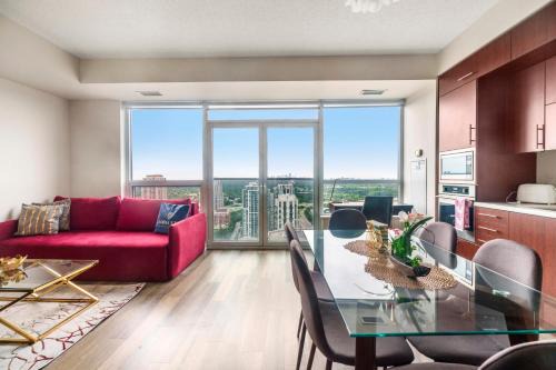 Willowdale Apartment | Breathtaking Skyline View 1Bd & Den Apartment