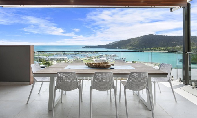Jubilee Pocket House | Breathtaking views and stunning amenities in the heart of Airlie Beach