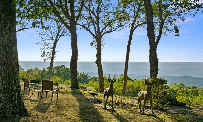 Mentone Cottage | Breathtaking Views From Any Room With Great Rates