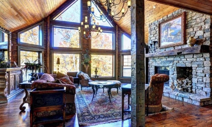 Eagle Lake Cottage | Breathtaking views of lakefront!
