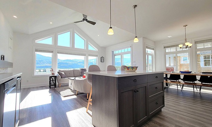 Okanagan-Similkameen House | Breathtaking Views | Pool | Golf Cart | #243