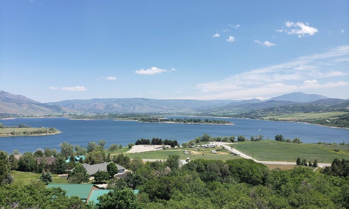 Eden House | Breathtaking Views! PRIVATE INDOOR POOL, Outdoor Hot Tub, Sauna, Game Room & Gym